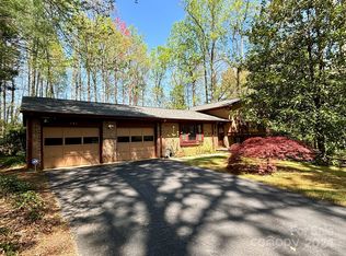 841 Greenwood Dr, Hendersonville, NC 28791