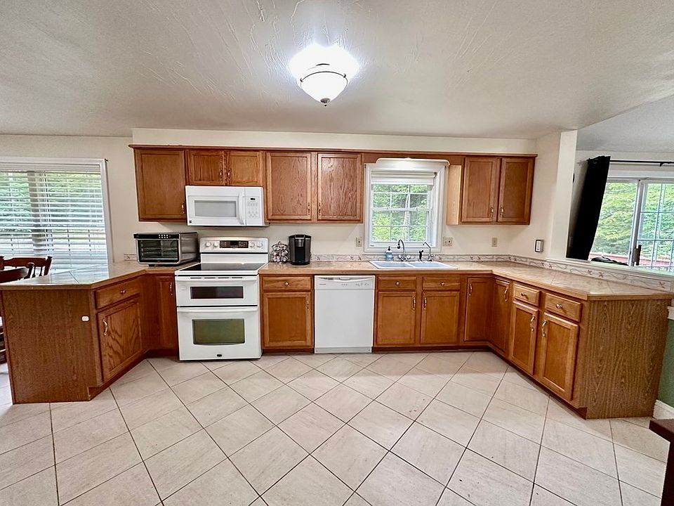 35 Van Buren Cir Goffstown, NH, 03045 Apartments for Rent Zillow