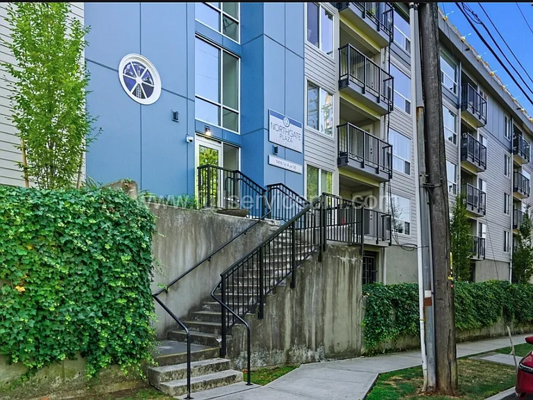 9416 1st Ave NE #108 — Photo 31