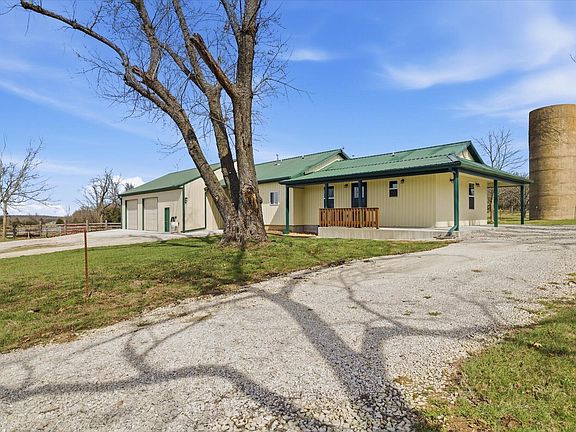 3rd image of 122 Westwind Road