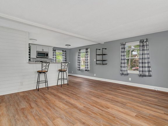3rd image of 250 S Virginia St