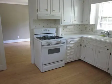 403 Greenwood Dr — Photo 7