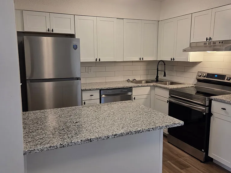 25 Martin St #17 — Photo 1