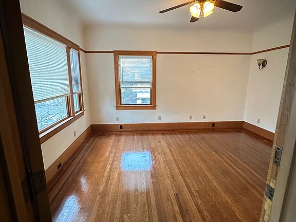 3rd image of 2110 G St APT 4