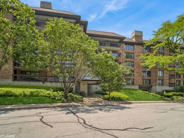 3851 Mission Hills Rd APT 412, Northbrook, IL 60062