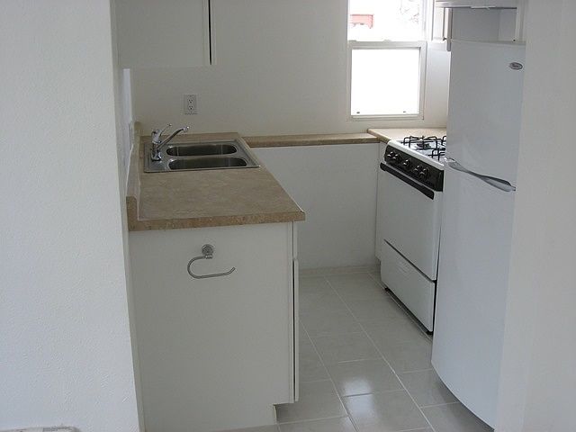2nd image of 816 S Pacific St APT D