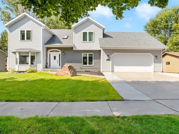 3919 17th St S, Fargo, ND 58104
