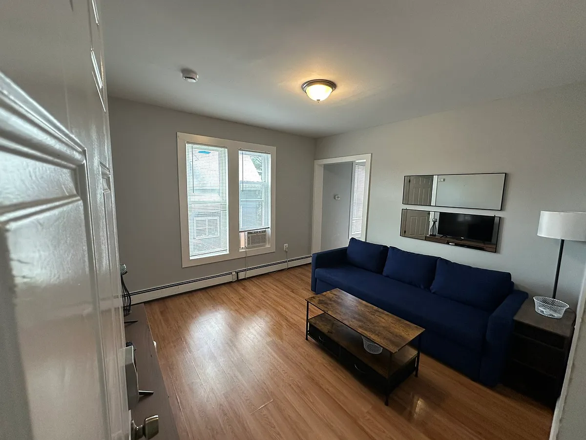 Building Photo - 73 Green Hill Pkwy #1L