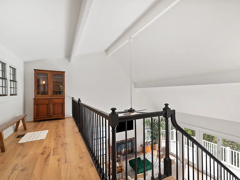 135 Layfield Dr — Photo 2