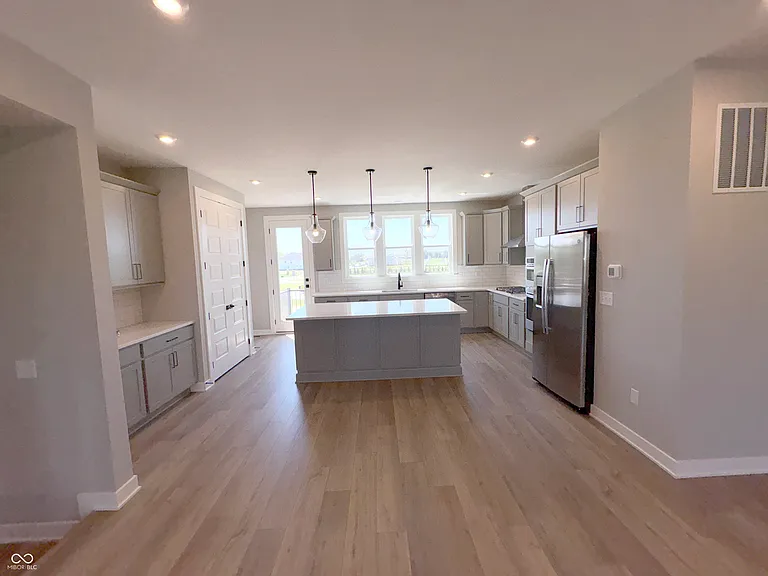418 Elite St — Photo 6