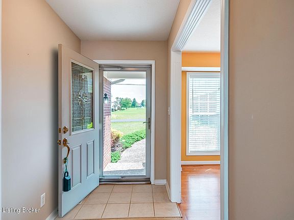 5th image of 85 Crafton Dr