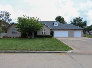 180 E Rountree St, Bolivar, MO 65613