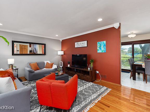 2nd image of 8916 Beacon Ct