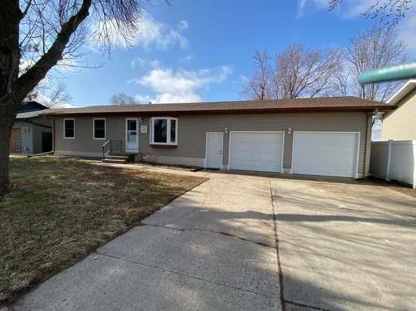 28 S Harmon Dr, Mitchell, SD 57301