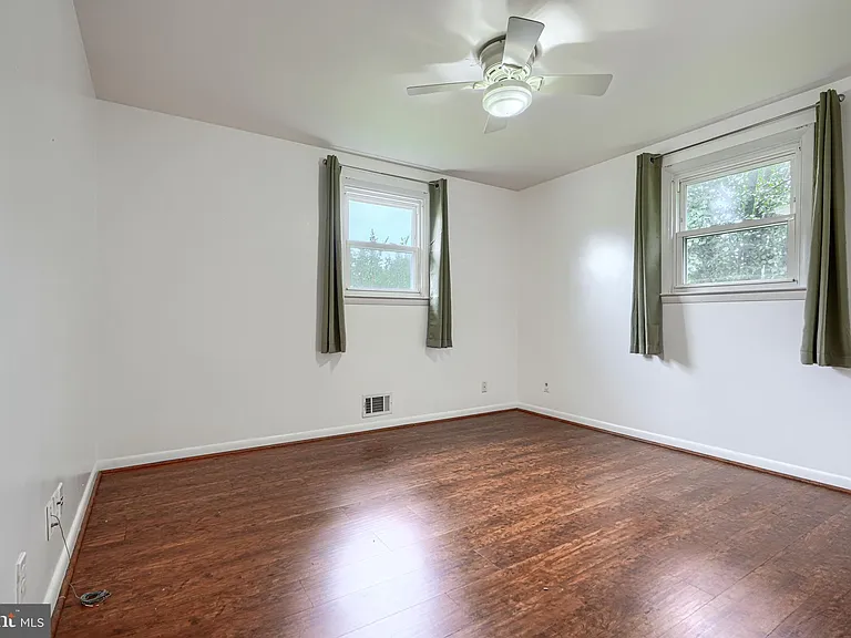 112 Springside Dr — Photo 9
