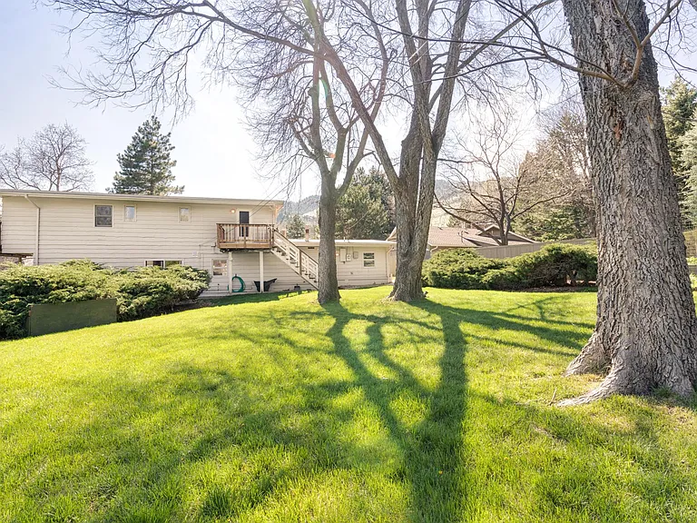 565 Jack Pine Ct — Photo 34