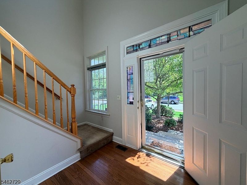 1st image of 209 Raymound Blvd