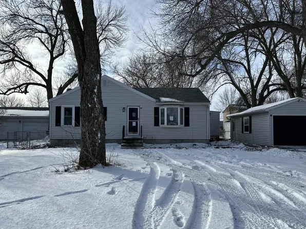 713 Spruce Ave, Madison Lake, MN 56063