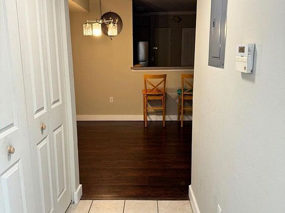 4th image of 803 Villa Cir #803