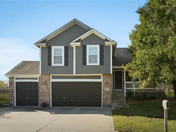 1207 NW Cedar Ln, Grain Valley, MO 64029