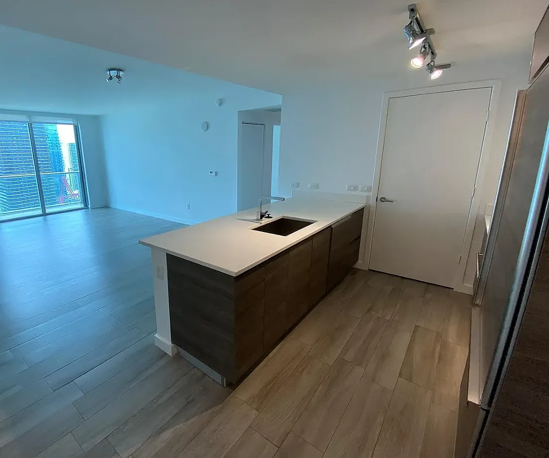 1 bed, 812 sqft, $3,200 — Photo 2