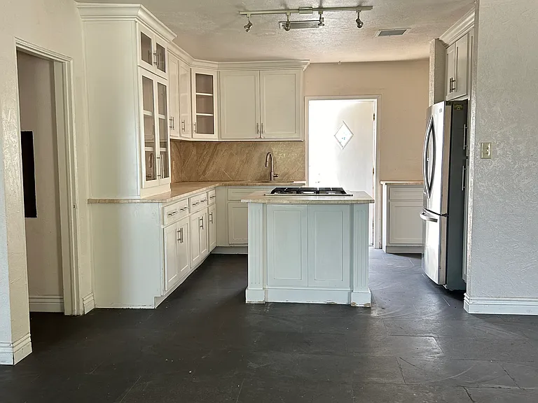 701 E Cliff Dr — Photo 9