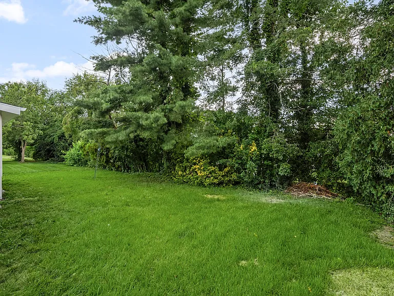 109 Huntington Dr — Photo 23