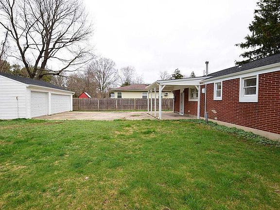2nd image of 1638 N Gardiner Dr