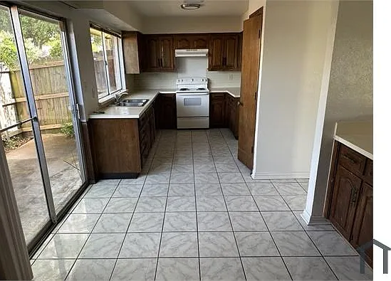 3437 Latham Dr — Photo 11