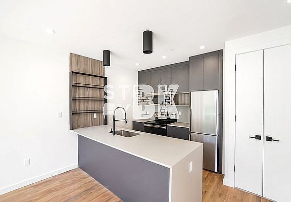 2nd image of 625 Halsey St #3L