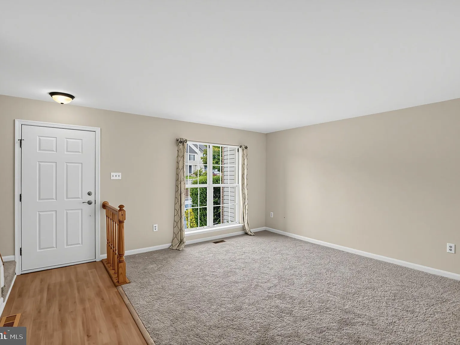 3 bed, 2.5 bath, 1666 sqft, $2,350 — Photo 3