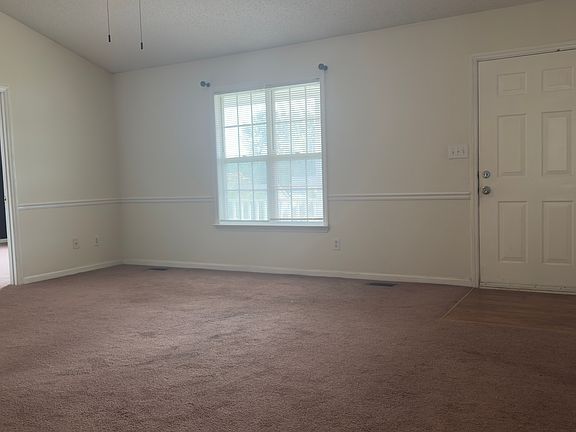 5th image of 421 Barn View Ct