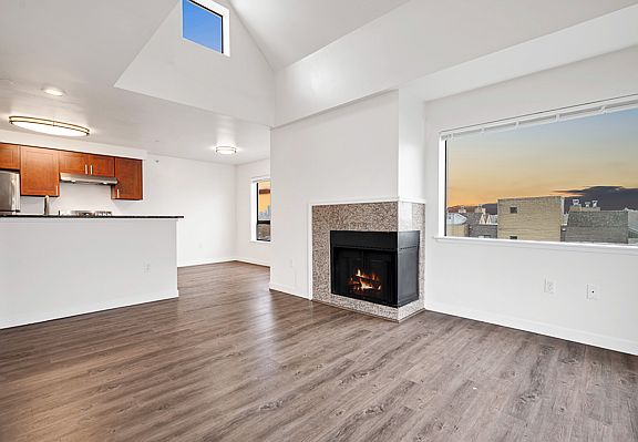 4th image of 3250 SW Avalon Way #2B-1Ba-1000Sqft