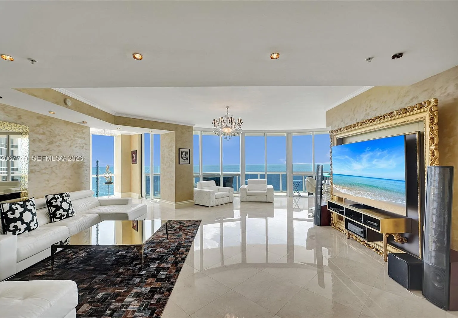 Trump Royale Condo — Photo 3