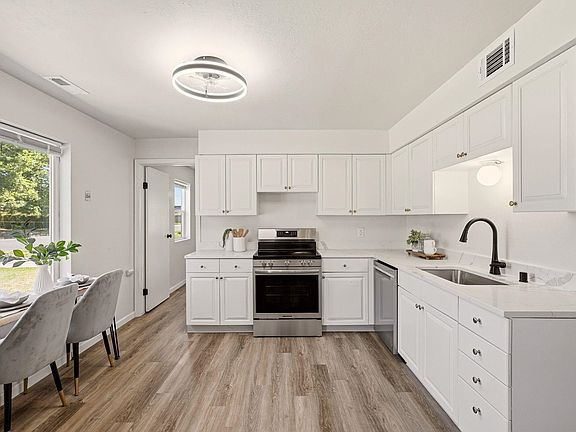 5th image of 3014 E Ermina Ave