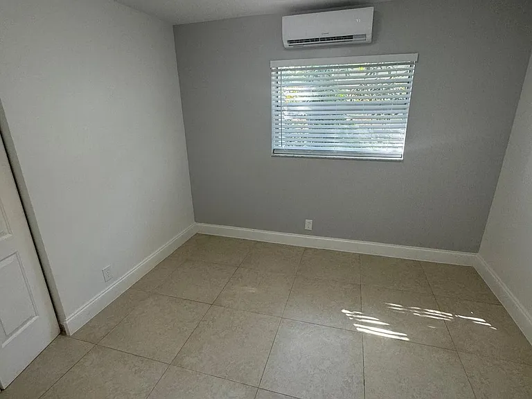 1413 N Dixie Hwy #2 — Photo 32