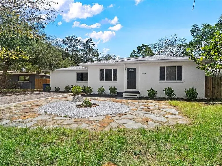 6206 S Foster Ave — Photo 1