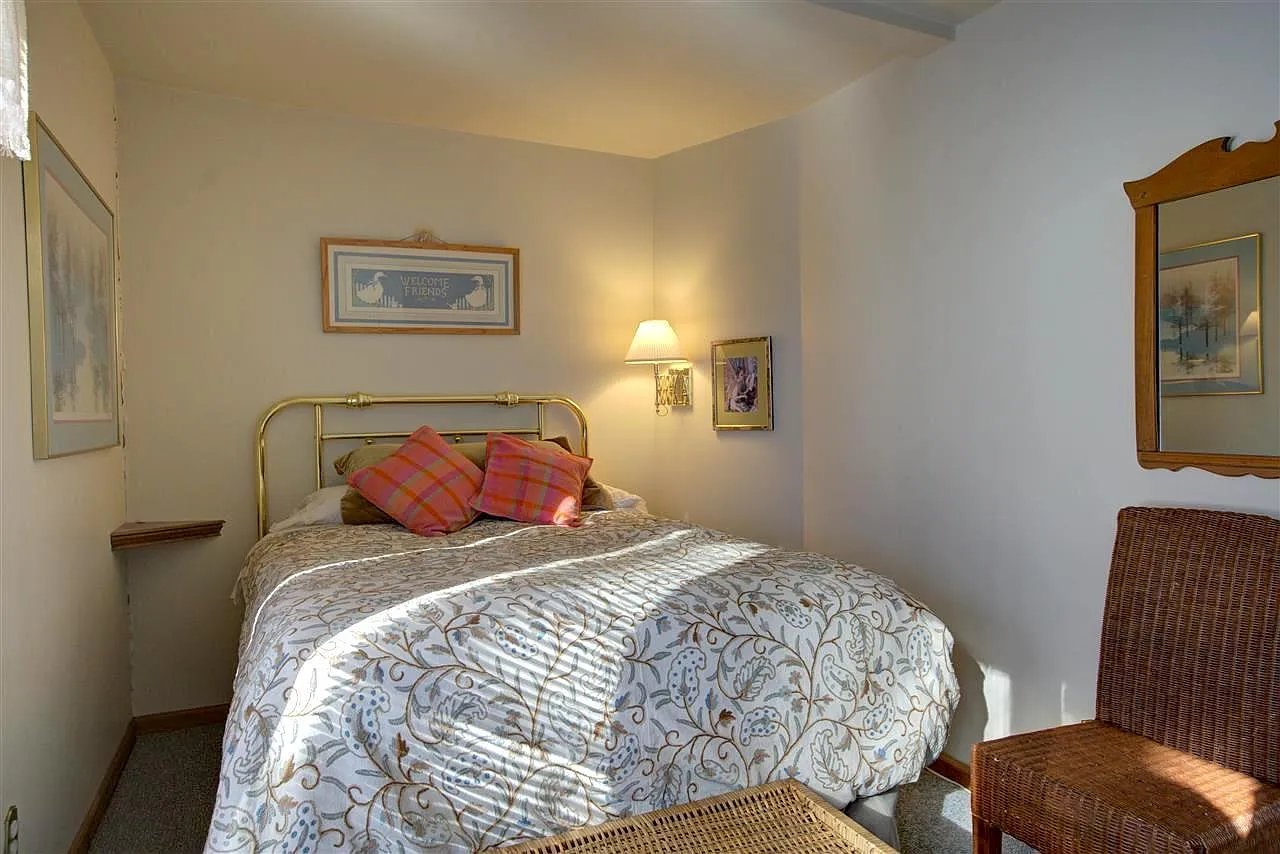 4 Winhall Woods Rd — Photo 3