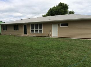 1755 25th Rd, Axtell, NE 68924
