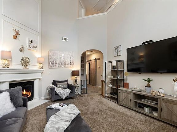 3rd image of 475 Grayson Way