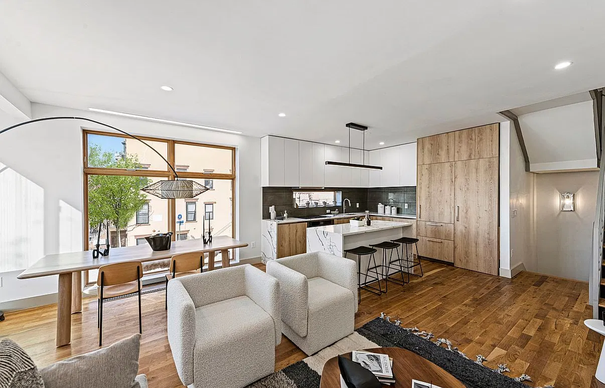 456 Franklin Ave — Photo 2