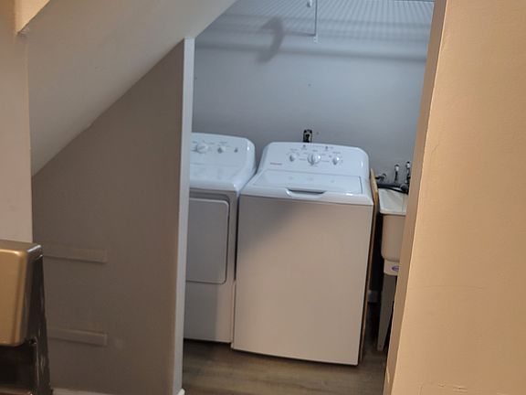 4th image of 3926 John Daly St