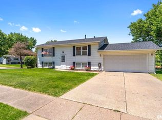 3194 29th St, Bettendorf, IA 52722