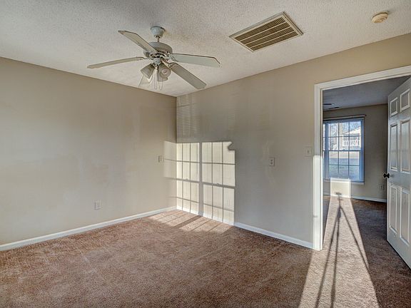 4th image of 301 Pine Ave #A
