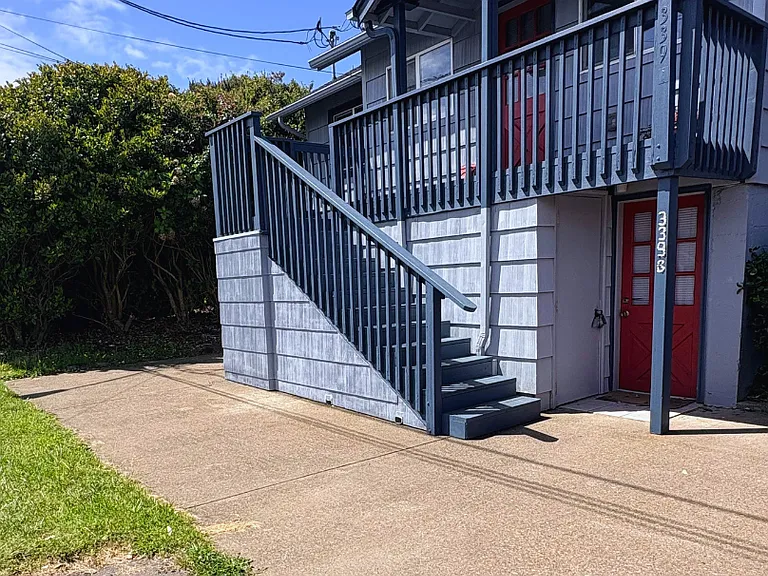 339 SW Ebb Ave — Photo 2