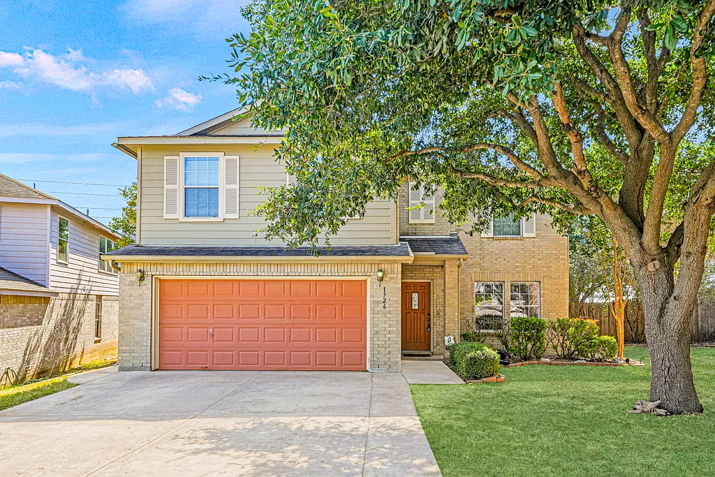 3 bed, 2.5 bath, 2090 sqft, $1,950 — Photo 1