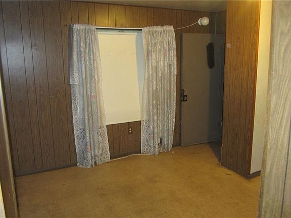 3rd image of 1316 E Anthony St