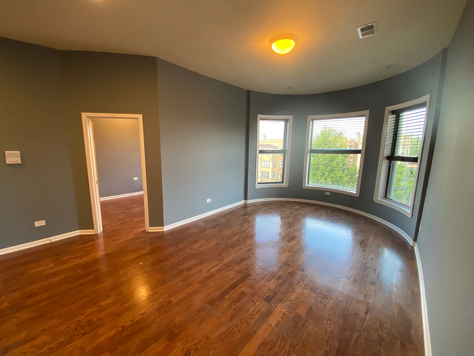 4834 S Prairie Ave — Photo 3