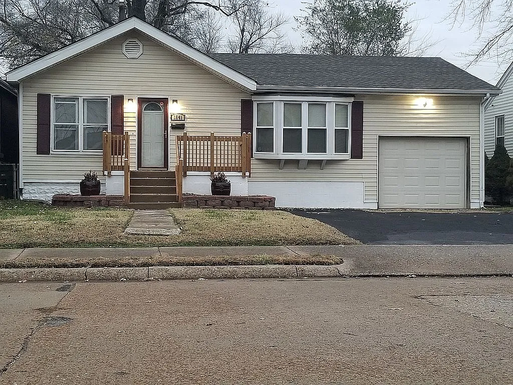 1541 4th St photo 1