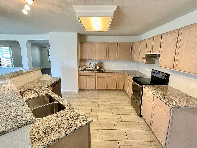 317 Leanne Dr — Photo 8